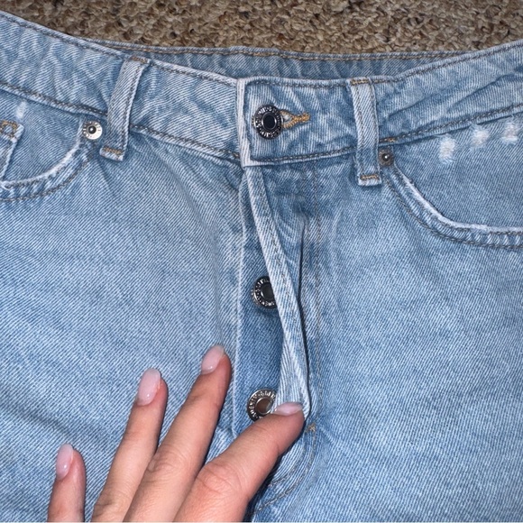 H&M Bermuda mom distressed shorts women’s 2 - Picture 4 of 5